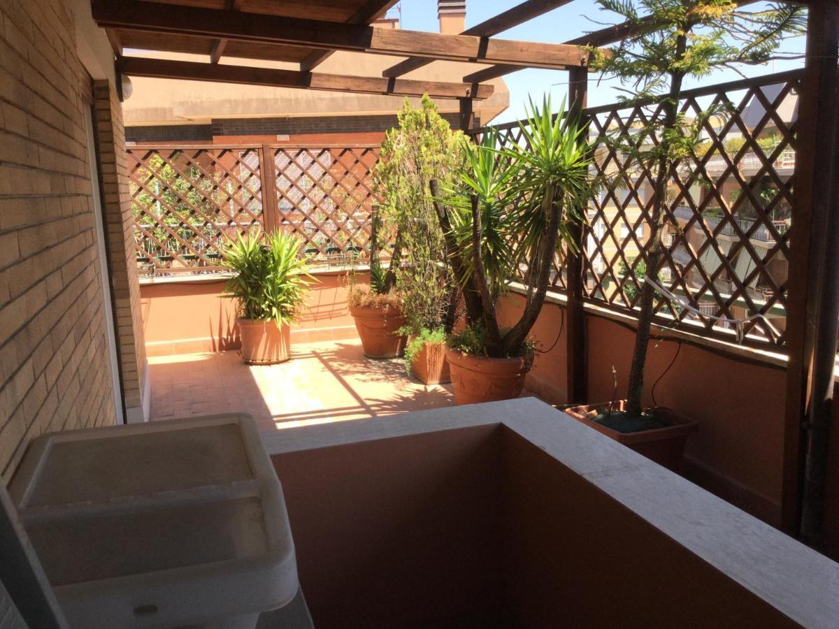 Delizioso Attico A Talenti Rome