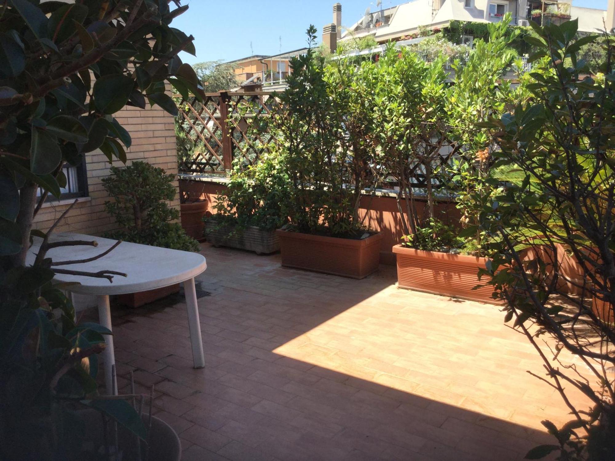 Delizioso Attico A Talenti Rome